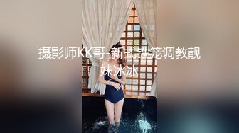 《极品CP✿魔手✿外购》美女如云酒吧女厕逼脸同框偸拍多位都市靓妹方便，短发美女用手机给私处拍照发给网友