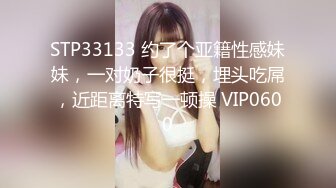 超美时尚极品身材人妖和美女闺蜜床上亲密爱爱内裤没脱就插进到逼里激情操出爱液