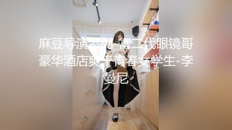 【新片速遞】 吊钟大奶风骚女友的无限诱惑，跟狼友互动撩骚听指挥，自己吃骚奶子撅着屁股看逼逼，自己抠穴浪叫呻吟好骚啊