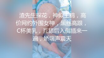 办公室比较凉快露脸激情啪啪，小骚逼性感黑丝高跟诱惑，办公桌上给我口