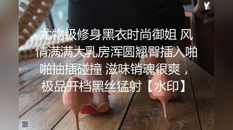 家里缺少管教的美少女偷拿女混混的香烟 被发现后把她拉到空地 逼迫她脱掉衣服用烟头和甩棍捅她逼