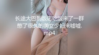  笑起来甜美气质红唇美女今天独自道具自慰，性感吊带睡衣高跟鞋，翘起大长腿拨开丁字裤