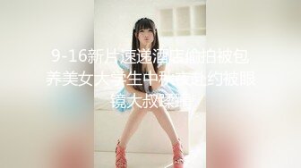  猥琐小哥迷翻漂亮的小女友找来朋友一起来玩3P