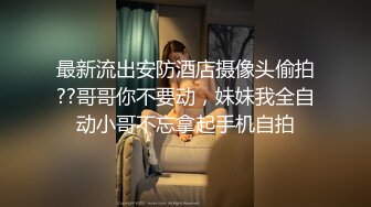 大屁股熟女骚妈的诱惑跟大鸡巴骚儿子激情干炮，撅着屁股让小哥爆草抽插揉捏骚奶子，浪荡呻吟不止很是风骚