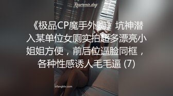 小酒窝长腿女神高挑完美身材，甜美颜神劲舞很卖力