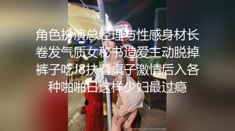 暗藏摄像头偷拍两个好身材的淘宝内衣模特 看到漂亮的小黑鲍了