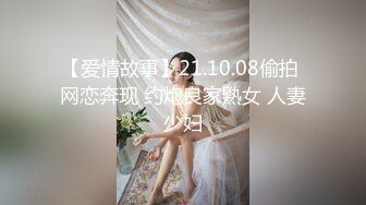 STP24041 牛仔裤小背心  很会玩诱惑极品女神  难得露脸细长美腿  脱下丁字裤露多毛肥穴  翘起对着镜