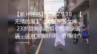 大屁股白皙美乳骚女道具双管齐下，假屌骑乘套弄掰穴出白浆，边插边用按摩器震动阴蒂，粉穴特写看着非常诱人