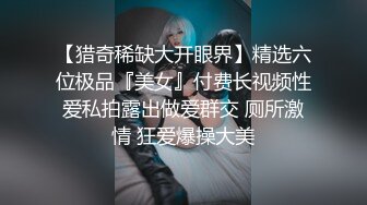 白丝蜜桃奶，诱人小粉逼颜值不错的小女人激情大秀，全裸好身材揉奶玩逼给狼友看特写，精彩互动展示不要错过