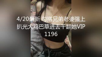 巧克力般丝滑的美少女栽倒在她的年轻酮体上不愿醒来