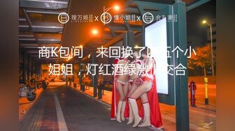 婴儿肥圆脸外围妹纸穿着衣服看似奶子很大  迫不及待扒掉衣服  揉捏奶子舌吻调情