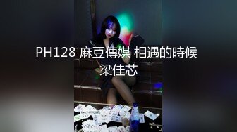 白皙美乳马尾辫少妇居家夫妻直播啪啪，跪在床上深喉口交，骑乘上下套弄晃动大奶子，抬腿侧入近距离特写抽插猛操