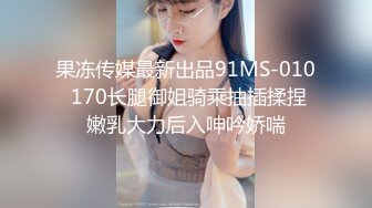  反差女神「Adeless2」过完年的销售又开始很努力的工作了，她总是很主动把屁股翘起来让鸡巴插进去