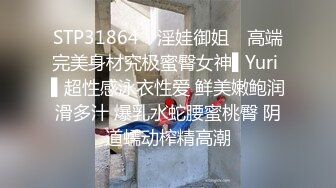 地铁站抄底没穿内裤的短裙少妇 没想到还是一个极品白虎