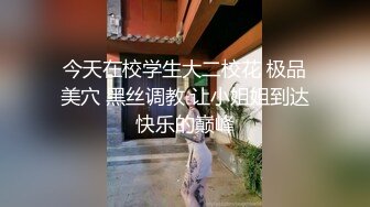 长相可爱的牙套妹子，说说嗲嗲的超级可爱女仆妹子