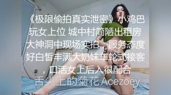 说服女朋友在浴室暗中偷拍其他女同学脱衣服