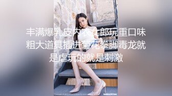 美眉被无套爆菊花 操你屁眼 骚逼都流水 嗯  边操屁眼骚逼里面也能喷水 正好给鸡巴润滑