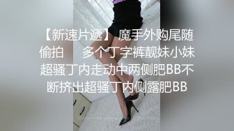 极骚小姐姐护士帽浴缸里大尺度自慰，假屌放浴缸里上位骑坐，特写圆润屁股套弄，张开双腿快速暴力抽插