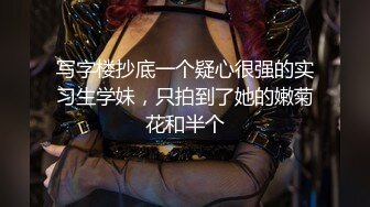 苗条大长腿高颜值妹子躺在怀里揉捏爱抚超级爽，美女笑的很甜美，看来挺享受这些挑逗，吸允做爱搞穴输出