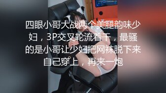 游泳馆更衣室洞中偷窥美女换衣服