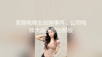 校园坑神潜入某高校女卫多视角偸拍大学生妹子课间排队来方便美女玩手机太认真了提裤子都一只手