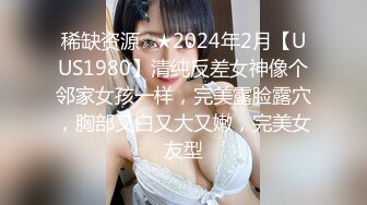 【新速片遞】 商场女厕近距离偷窥长靴美女张着大口的美鲍