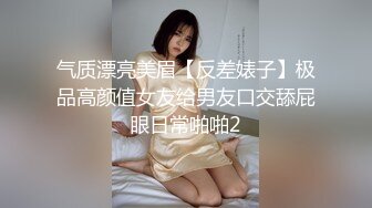 程程小萝莉户外大马路上被渣男调教，户外爬行打屁股玩奶子，弄她性感的无毛骚逼，深夜里的尖叫真刺激