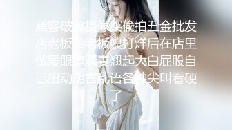 白丝情趣诱惑粉嫩学妹快开学了大秀赚点生活费，揉奶玩逼特写给狼友看，假鸡巴摩擦骚穴，浪荡呻吟好想干她