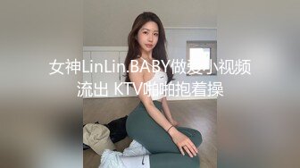 户外裸奔女神露脸跟小哥燃情户外啪啪，听狼友指挥脱光口交大鸡巴舔蛋蛋，车内放肆蹂躏抽插，内射骚穴嘴舔干净