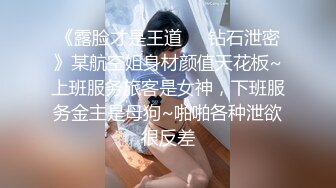 屄很粉的妹子被男友帮在床上尻