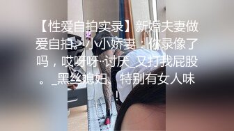 《人妻熟女控☀️必备》强烈推荐！风韵犹存大奶一线天美鲍网红熟女【亚馨】订阅私拍，各种露出外拍性爱口交紫薇太好了绝对败火 (5)