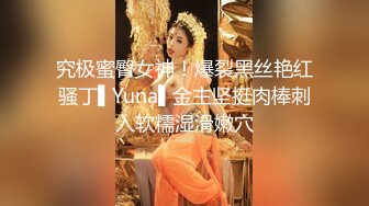 熟女控小夥勾搭美艷40多歲小姑姑，大白天從廚房幹到餐桌，再幹到陽臺，窗簾也不拉，對面看光光