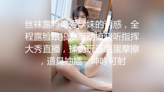 【黑丝长腿御姐调教2个男奴】皮鞭抽脸辱骂，要求男狗爬过来舔脚