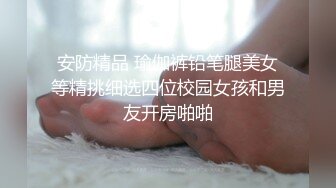 满身纹身的老哥自拍小妞跪着吃他的大鸡巴