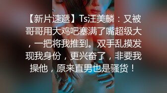 商场女厕全景偷拍黑衣少妇玩手机尿尿鲍鱼保养的挺粉嫩呢