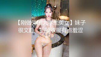 商场女厕全景偷拍格子裤美女的小嫩B难道是被她发现了