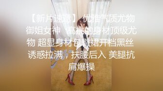 金发熟女吃完大鸡还主动拿奶子玩乳交