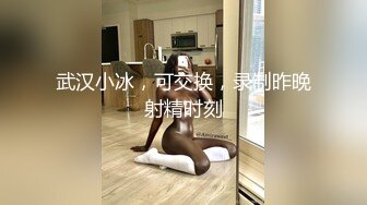 【有奶水的小少妇】农村小媳妇留守在家寂寞了，跑到小树林里，挤奶水，抠骚逼，紧张刺激有趣