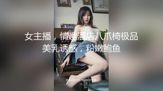   颜值不错的小少妇伺候两大哥激情啪啪，嘴里含着冰块把两鸡巴一起塞嘴里舔