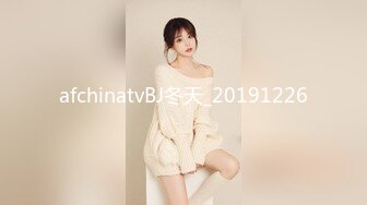 【两个百合萝莉小姐姐的日常】黑白丝袜情趣装，双足磨蹭假屌一起舔，凹凸水晶棒互插，两个屁股双头互顶，无毛肥穴诱人2