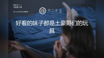 商场女厕偷拍眼镜美女尿尿Bn还吊着一坨白带