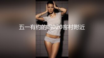 常驻女主角苗条妹3P互动，胖子花样多自己先爽，骑脸舔逼69口交足交，面具男加入骑乘抬腿侧入