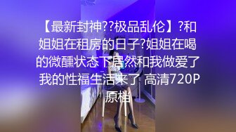 闯入小剧场女厕 偷拍尿的很急的牛仔裤美女