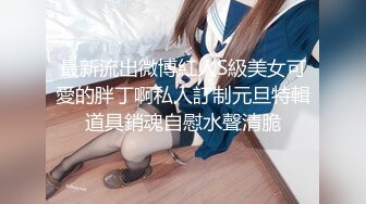 商场白色隔板全景后拍多位美女尿尿2 (2)