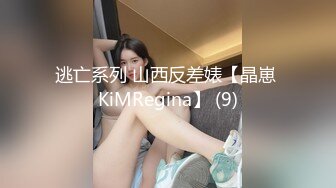 风骚的大奶少妇玩3P，让两个男人一起吃奶子好骚，嘴里同时含两根鸡巴舔弄，前插后入占满两个骚洞好不刺激