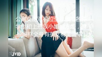 高中制服jk嫩妹肉臀弯腰坐镜头脸和黑森林同框前抄黄色超短裙极品美女扶梯上还用手机把裙子挡着黄色内内