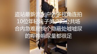 颜值不错的无毛小浪妹，就喜欢让大哥的鸡巴深喉插进嘴里，表情好骚浪叫不断，激情上位后入爆草小屁股干趴下