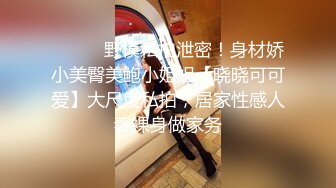  风骚女模特伺候两个小哥哥激情3P，全程露脸场面淫乱刺激，舔弄两个大鸡巴