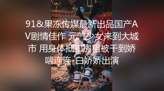 三个妹妹女女淫乱黄瓜互插尿尿，三女轮流玩弄，站在椅子上双指猛捅