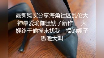  黑客破解家庭网络摄像头偷拍 两个巨乳少妇日常生活在客厅和老公啪啪